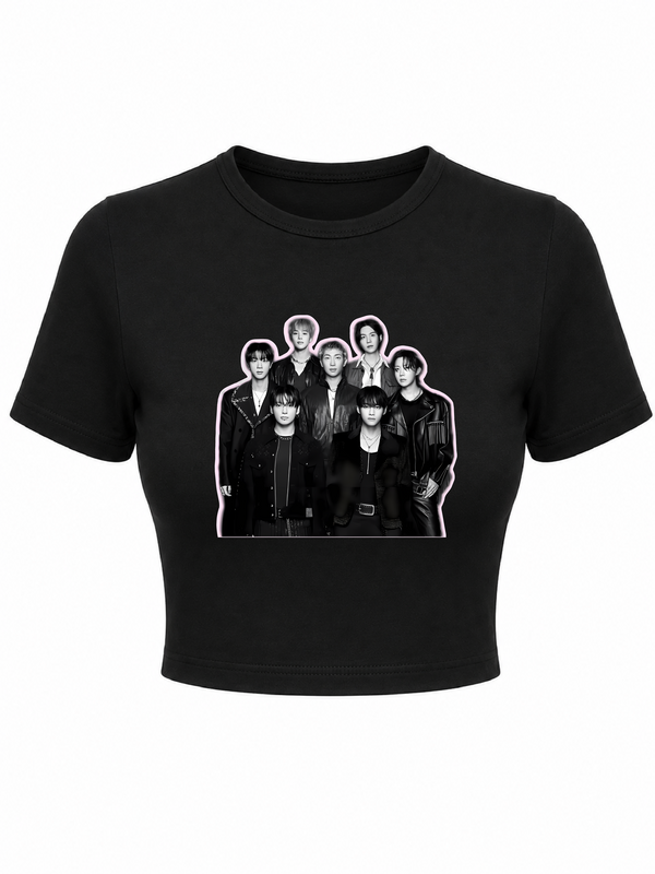 Baby tee Bts OT7 fondo rosa negra